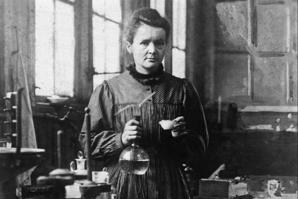 marie-curie-va-cuoc-hanh-trinh-kham-pha-phong-xa-2287